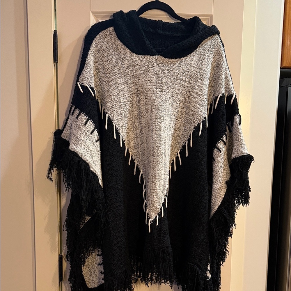 Black and White Women's Sweater Poncho
